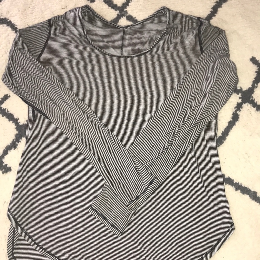 Lululemon workout shirt